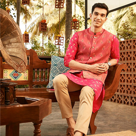 https://wavique.com/vi/products/men-magenta-pink-golden-floral-printed-thread-work-floral-kurta-2