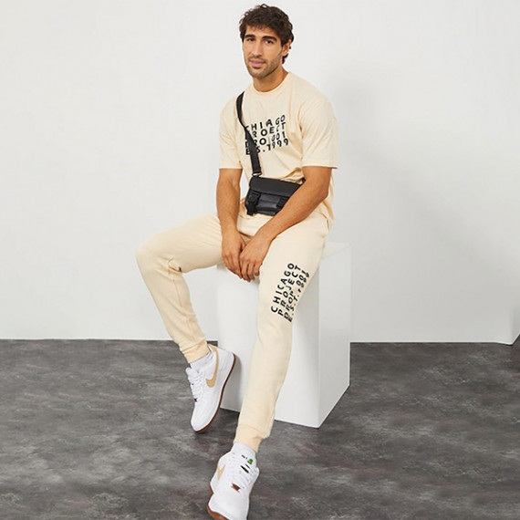 https://wavique.com/products/men-cream-colored-solid-slim-fit-cotton-joggers