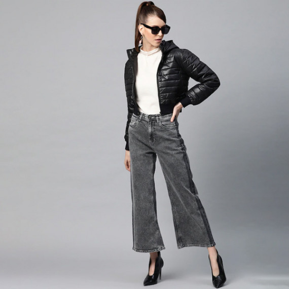 https://wavique.com/vi/products/women-black-solid-cropped-puffer-jacket