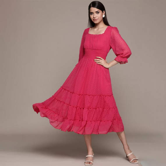 https://wavique.com/vi/products/solid-chiffon-smocked-tiered-midi-dress