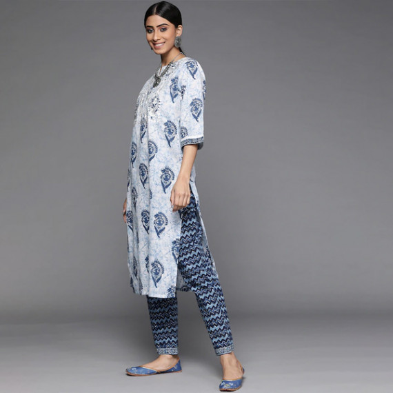 https://wavique.com/products/women-white-paisley-motifs-printed-pure-cotton-kurta-with-trousers-with-dupatta
