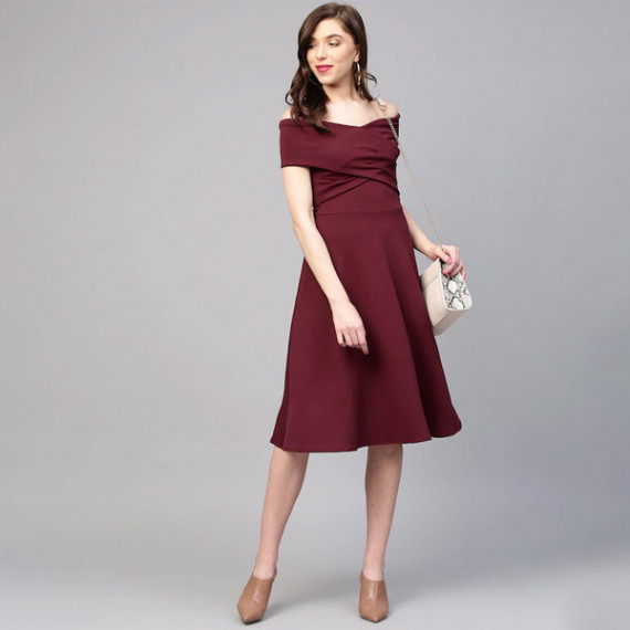 https://wavique.com/vi/products/off-shoulder-pleated-fit-flare-dress