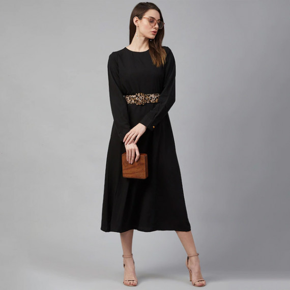 https://wavique.com/vi/products/black-pleated-maxi-dress