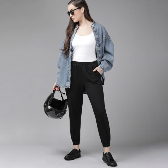 https://wavique.com/products/women-black-solid-straight-fit-cropped-joggers