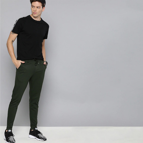 https://wavique.com/products/men-olive-green-straight-fit-solid-track-pants