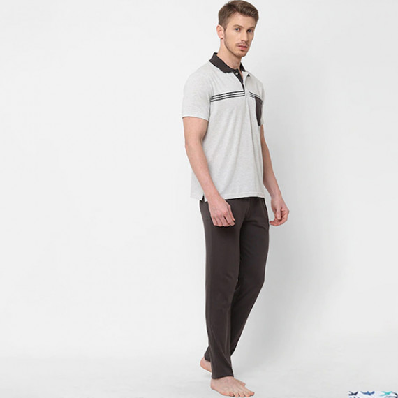 https://wavique.com/products/men-white-grey-striped-pure-cotton-night-suit