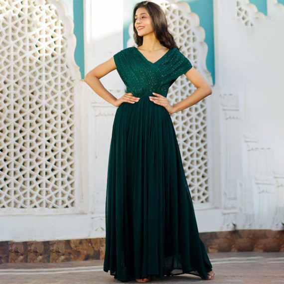 https://wavique.com/vi/products/green-embellished-maxi-dress